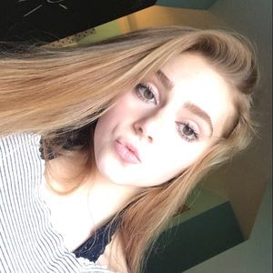 Meet your Posher, Chloe